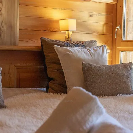 Superbe Triplex De 200 M² A Courchevel Avec Parking - Fr-1-864-1