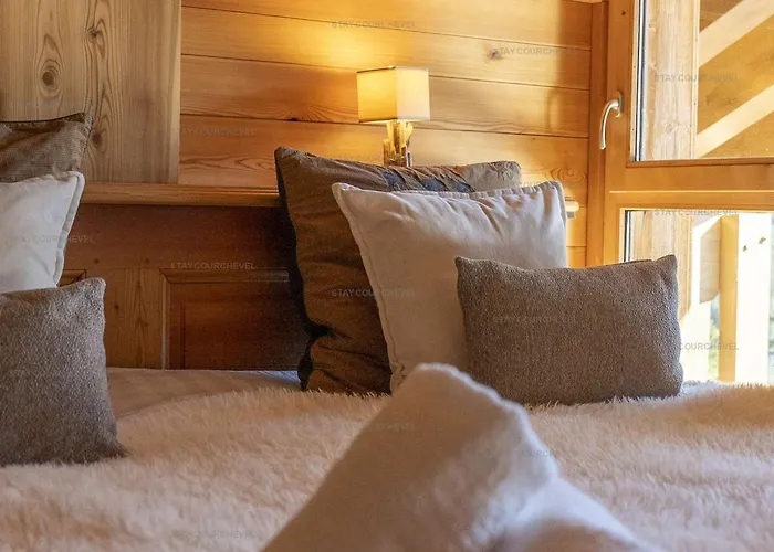 Superbe Triplex De 200 M² A Courchevel Avec Parking - Fr-1-864-1